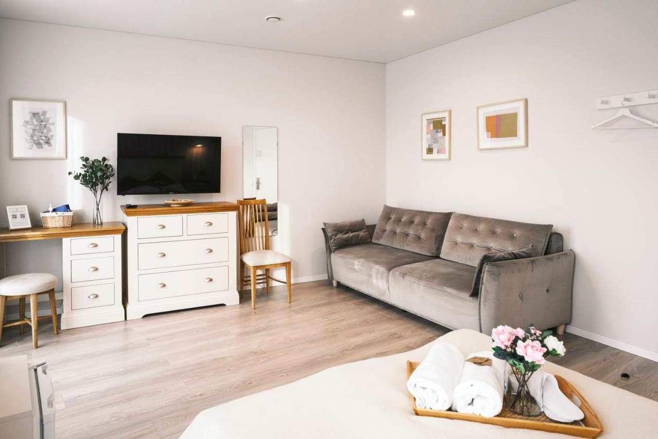 J14A I Rooms & Apartments Automated Self Check-In VNO Exteriör bild