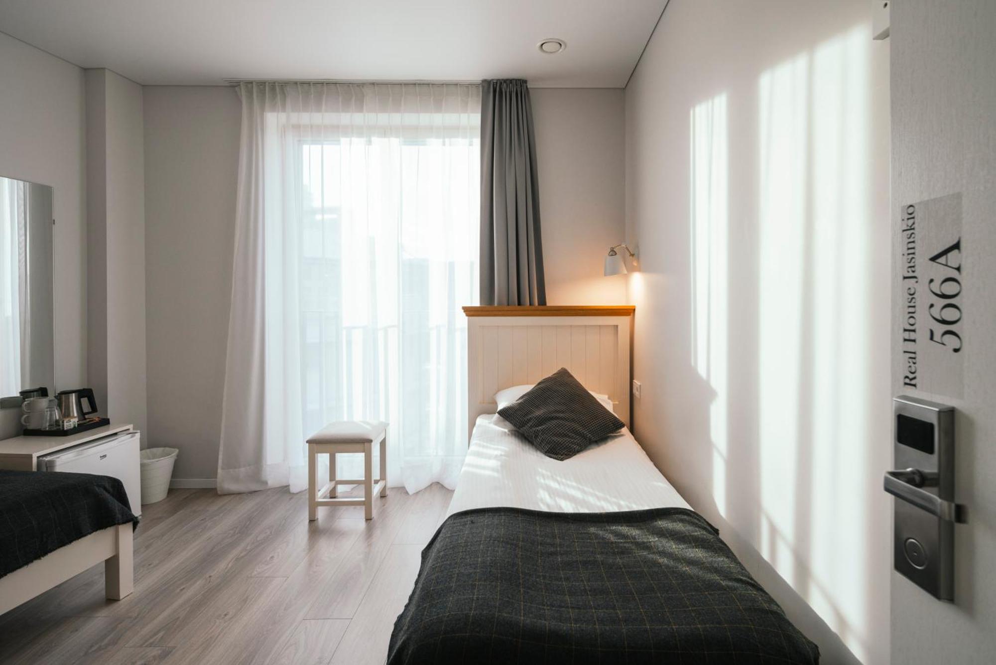 J14A I Rooms & Apartments Automated Self Check-In VNO Rum bild