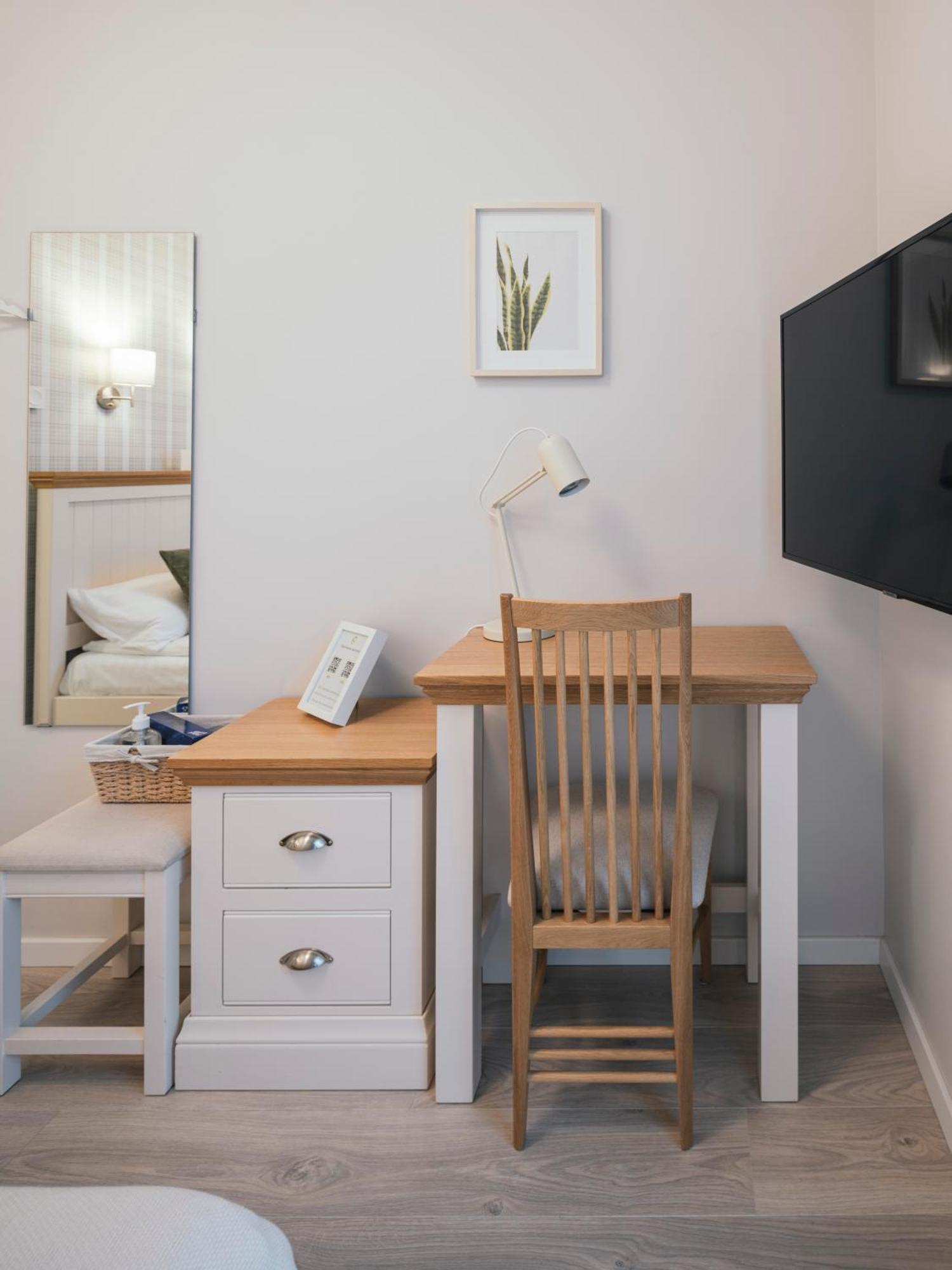J14A I Rooms & Apartments Automated Self Check-In VNO Rum bild