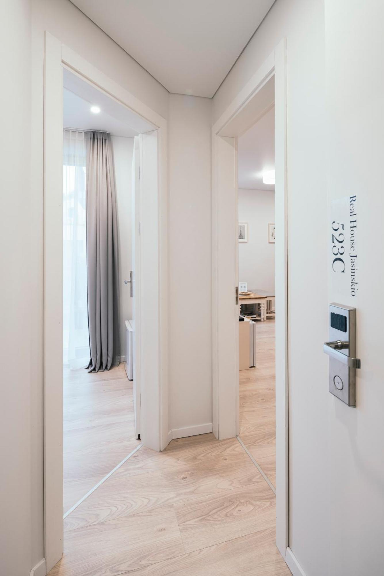 J14A I Rooms & Apartments Automated Self Check-In VNO Rum bild
