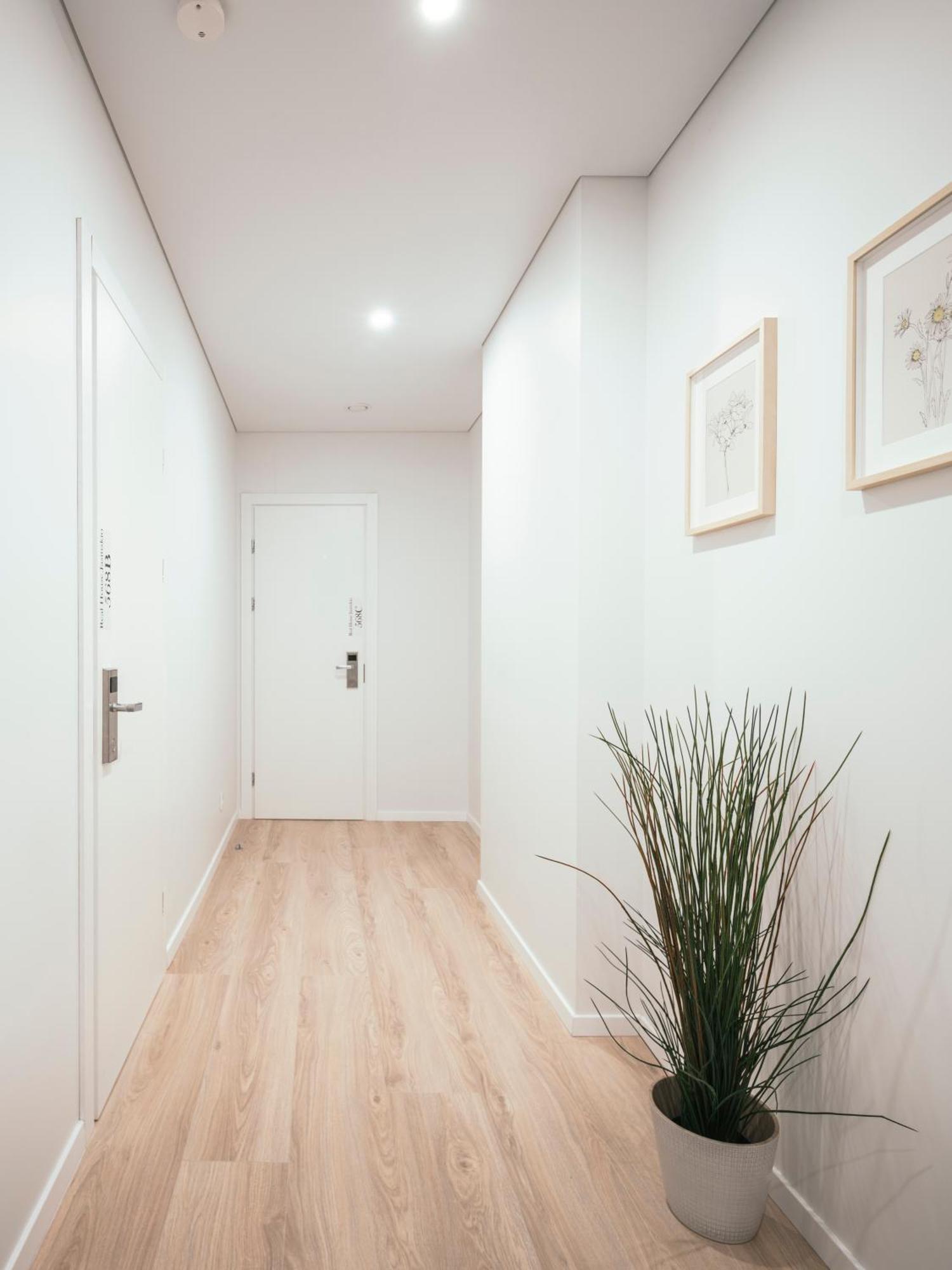 J14A I Rooms & Apartments Automated Self Check-In VNO Exteriör bild